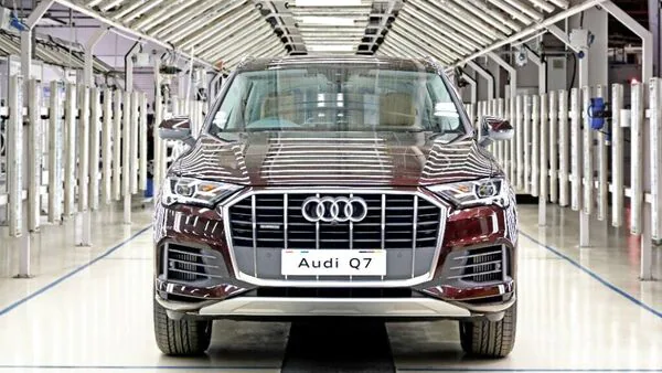 Audi Q7 Limited edition comes with a V6 petrol engine that produces 340 hp and 500 Nm. 