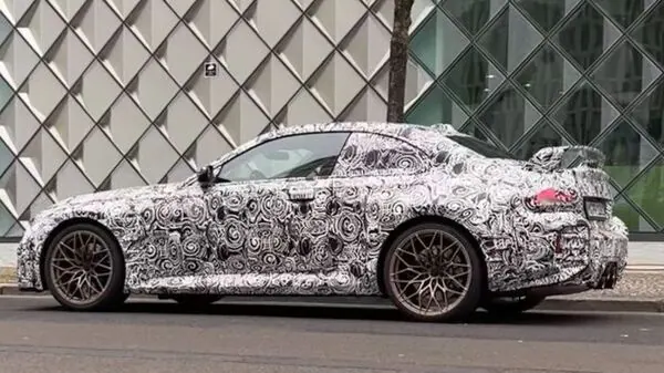 BMW M2 comes as a trimmed version of the BMW M4.