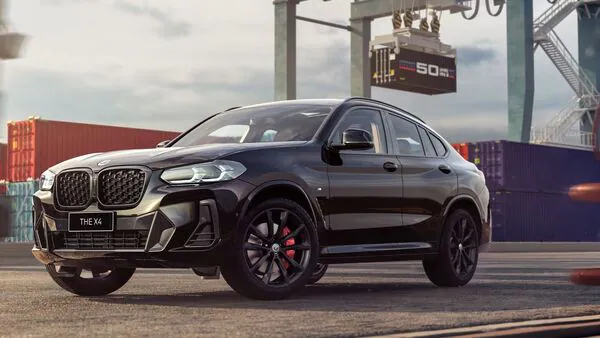 BMW will offer the X4 50 Jahre M Edition with a petrol and a diesel engine. 
