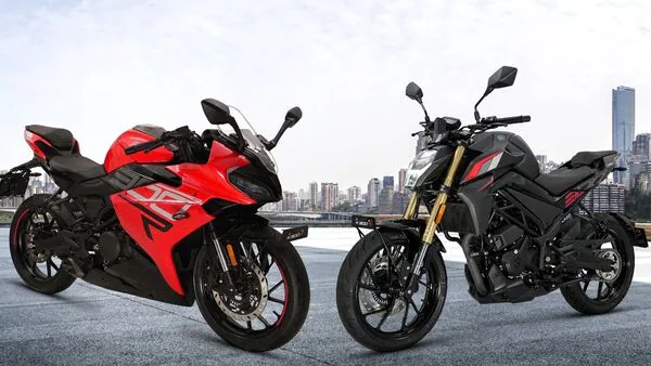 The K300 R and K300 N are based on the same trellis frame chassis and share the same liquid-cooled engine. 