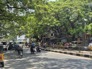 Encroachments and illegal parking on anna nagar pavements cause chaos for pedestrians and residents.
