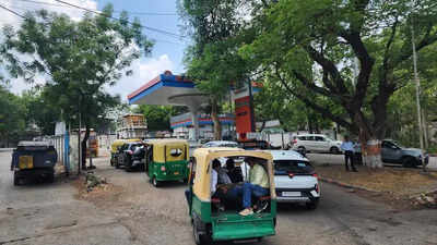 Long queues at CNG stations add to commuters’ woes