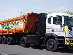 Adani flags off India's first Hydrogen-run truck: 40-tonne capacity, 200 km range!