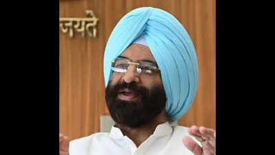 Govt asks cab aggregators to resume ride-sharing in a month