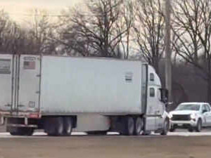 ‘Foreign truck driver’ seen speeding wrong way on Missouri highway for miles: 'Couldn't read basic road signs'