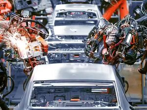 UK auto manufacturing declines in January amid weakening export demand