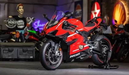 Ducati’s Desmosedici Stradale R 1100 Engine is a Masterpiece