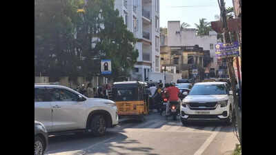 Residents rue traffic, parking chaos in Gopalapuram
