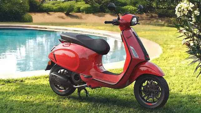 Vespa Primavera and Sprint S get More Modern for 2026 Overseas