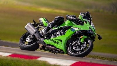 The Kawasaki Ninja ZX-6R is offered only in colour scheme.