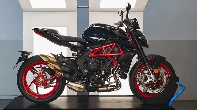 MV Agusta Brutale 800 Gets New Nero Carbonio Livery