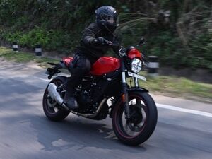 Royal Enfield Guerrilla Apex has a more aggressive riding triangle.