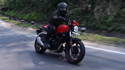 Royal Enfield Guerrilla Apex has a more aggressive riding triangle.