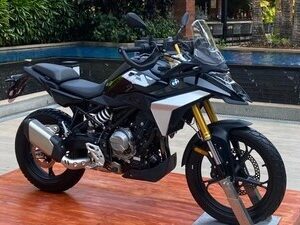 The BMW F 450 GS can be customised with multiple official accessories covering protection, touring and rider comfort.