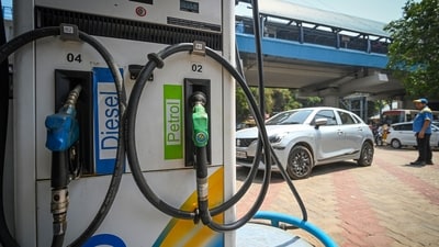 Petrol prices in India have surged by  ₹3 per litre on May 15, which has left many motorists worried about their fuel bill. (Hindustan Times)