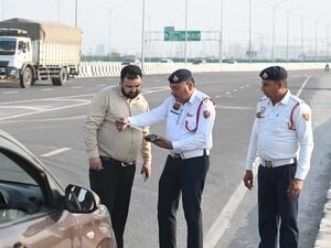 Motorists can visit a Delhi district court on May 9 for the Lok Adalat settlement of pending traffic challans. (HT_PRINT)