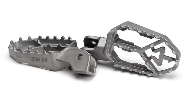 Akrapovic Now Offers Titanium Footpegs
