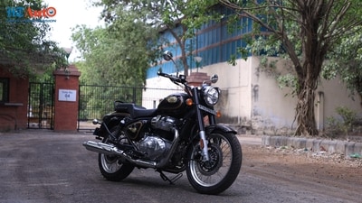 Powering the Royal Enfield Bullet 650 is the same 648 cc parallel-twin, air/oil-cooled engine that works onboard the Classic 650 twin.