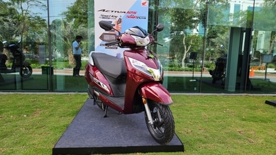 Honda Activa 125 is available in two variant options: H-Smart and DLX.