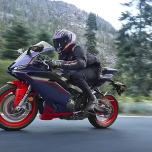 Yamaha R9 Gets a New Colour Scheme in the US