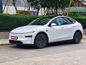 Tesla Vision, the onboard camera, will now react and deploy the airbags up to 70 milliseconds earlier in unavoidable crash situations.