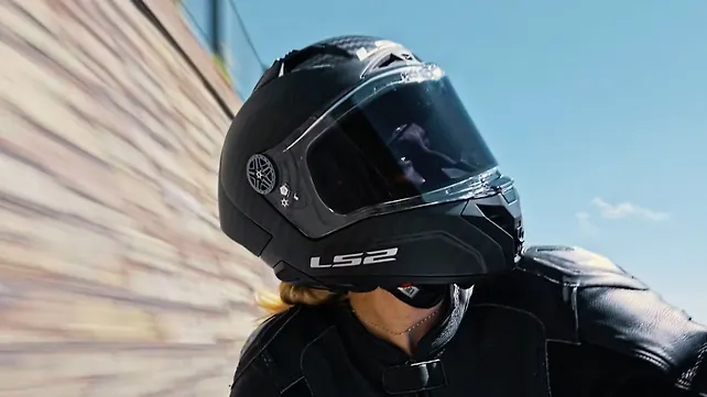 LS2 IRID Dynamic Visor Reacts to Light in 0.09sec
