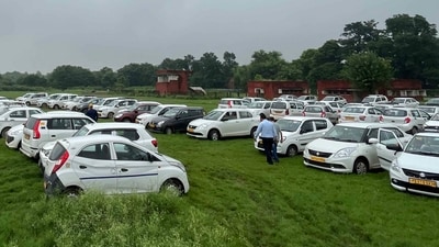 Delhi auto and taxi operators have urged the administration to review mandatory electric vehicle registration timelines. (HT Photo)