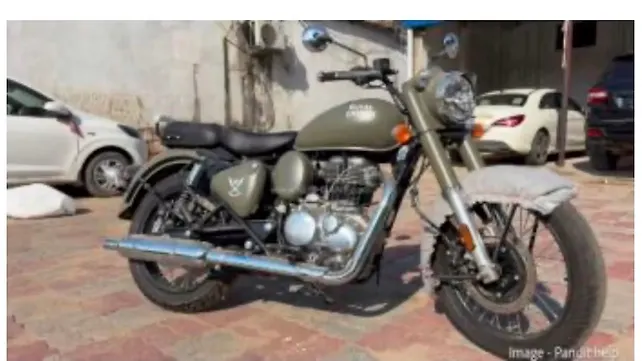 Royal Enfield Classic 350 Gorkha Edition Spotted at a Dealership Ahead of Launch
