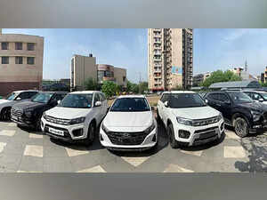 Domestic sales of Maruti Suzuki and Hyundai dropped, but exports up in Apr-June 2025 (YoY)